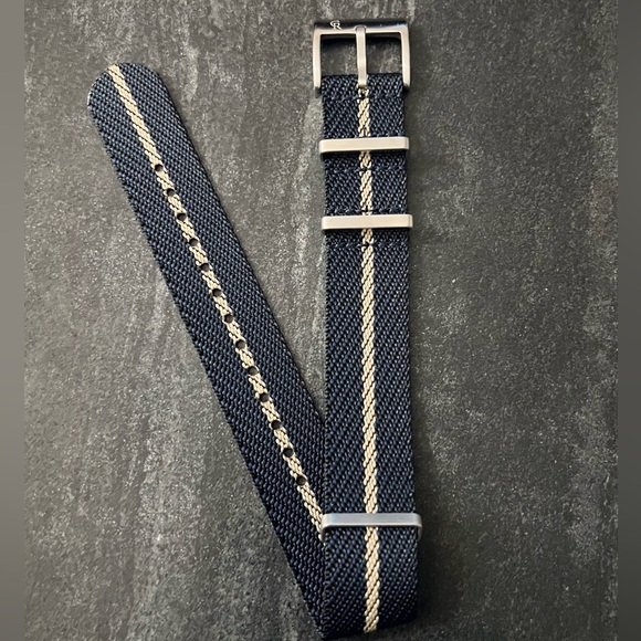 20mm NATO Nylon Strap - Picture 1 of 4